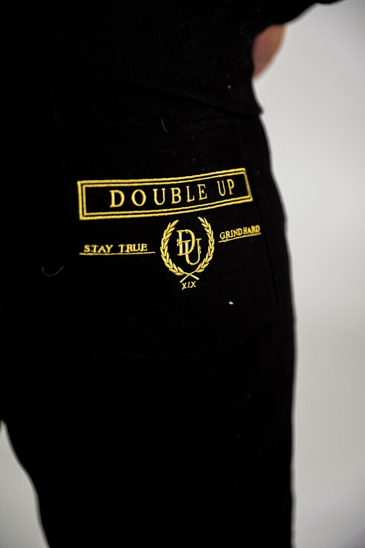 DUA 2.0 Tracksuit - Black & Gold